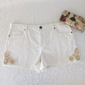 LC Lauren Conrad Off White Jean Cut Off Shorts 14